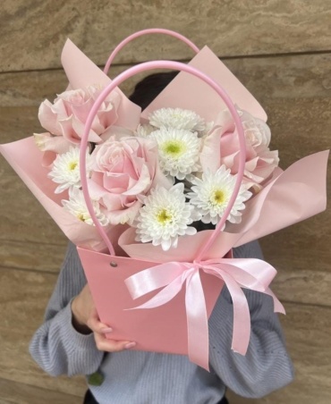 FloraLux композиция с открыткой роза, хризантема 5 шт 30 см