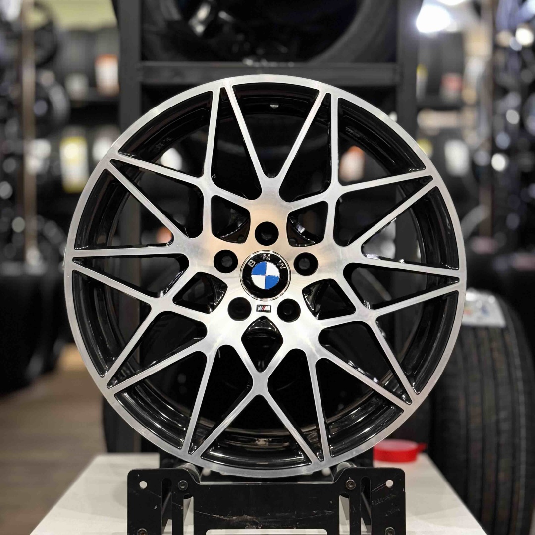 RNO BMW M 8.5/9.5x19/5x112 D66.56 ET40.35 4 диска черный, серебристый