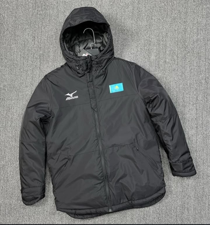 Зимняя куртка Mizuno черный