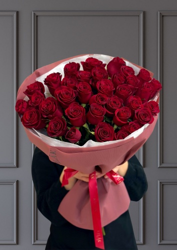 Rilak Floral моно-букет в оформлении роза 35 шт 60 см