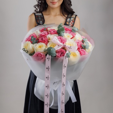 Flower.kz моно-букет в оформлении пионовидная роза 25 шт 50 см