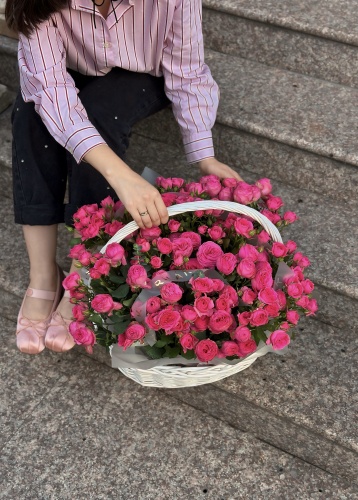 Rilak Floral композиция в корзине кустовая роза 25 шт 45 см