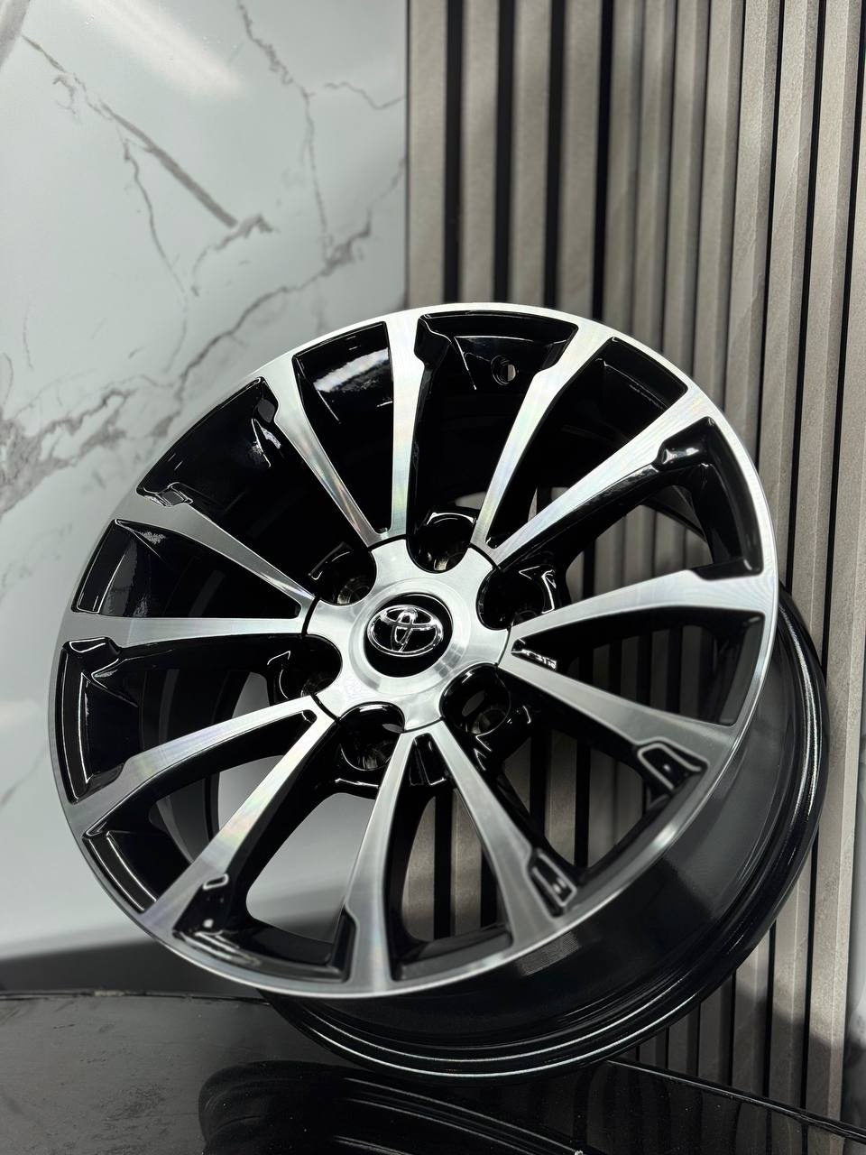 Top Grade Toyota H824F 7.5x18/6x139.7 D106.1 ET25 4 диска серебристый, черный