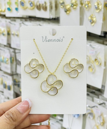 Viennois бижутерный сплав, акрил