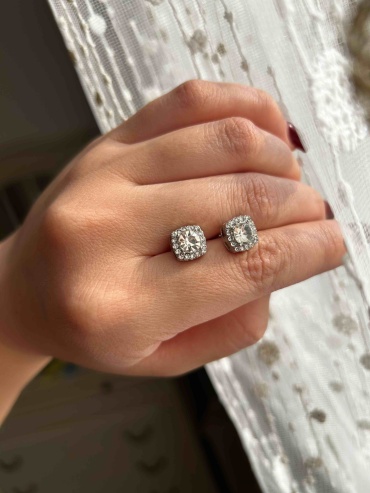 Пусеты Ipekyolu Jewellery 1 карат 1729-30/80823AY вес 2 г серебро, муассанит