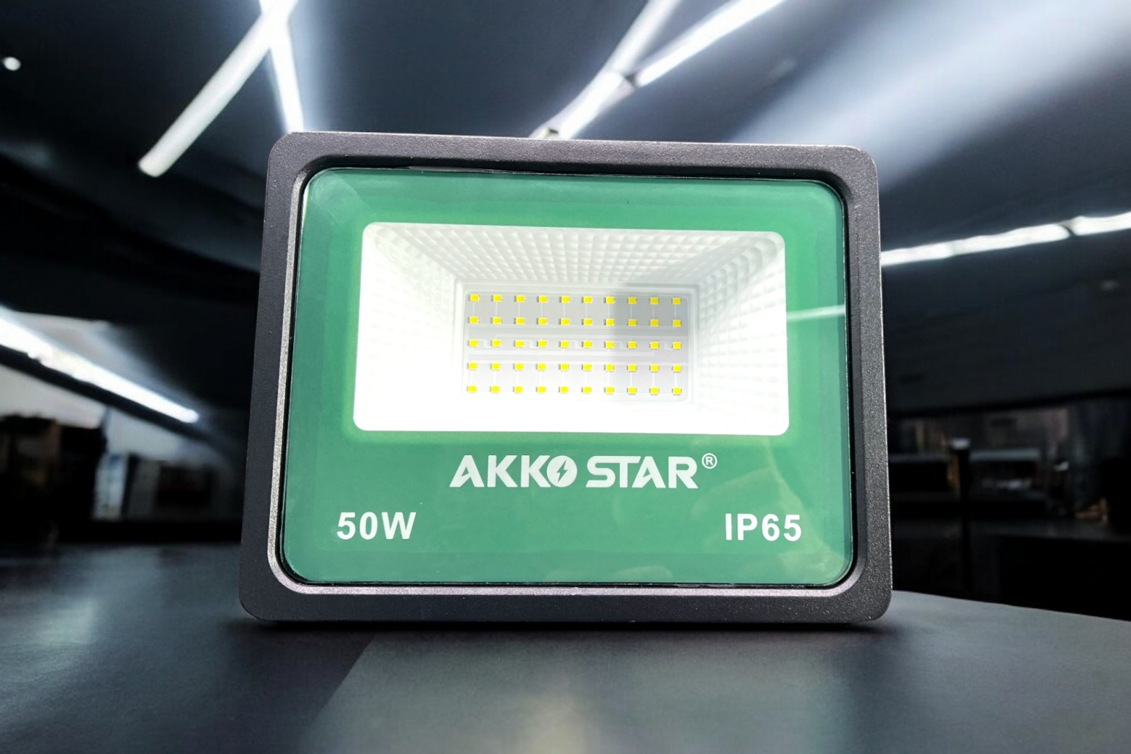 Прожектор на дуге крепления, консольный, на штативе AKKO STAR 50 Вт, холодный белый