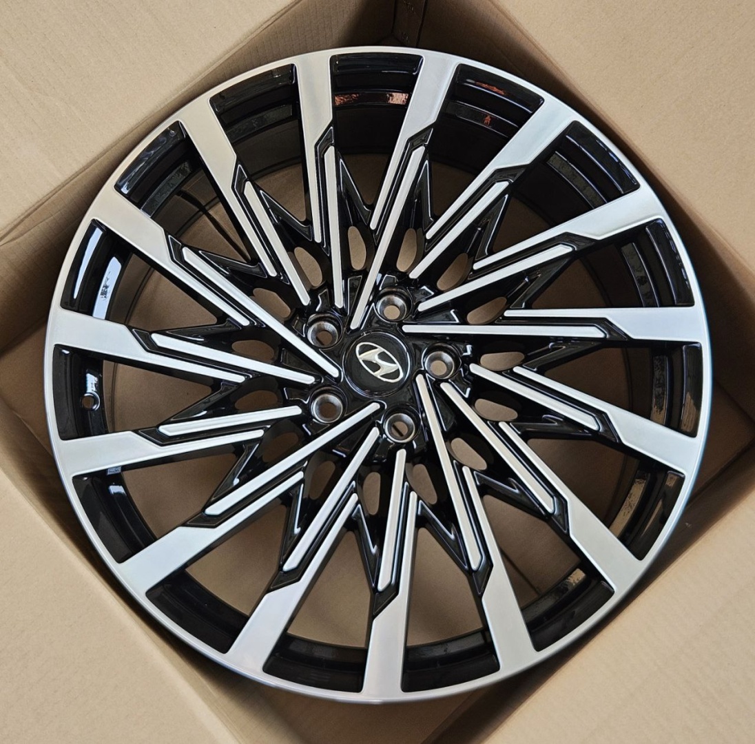 Fonyee SM BKY1354 8.5x21/5x114.3 D67.1 ET45 4 диска черный, серебристый