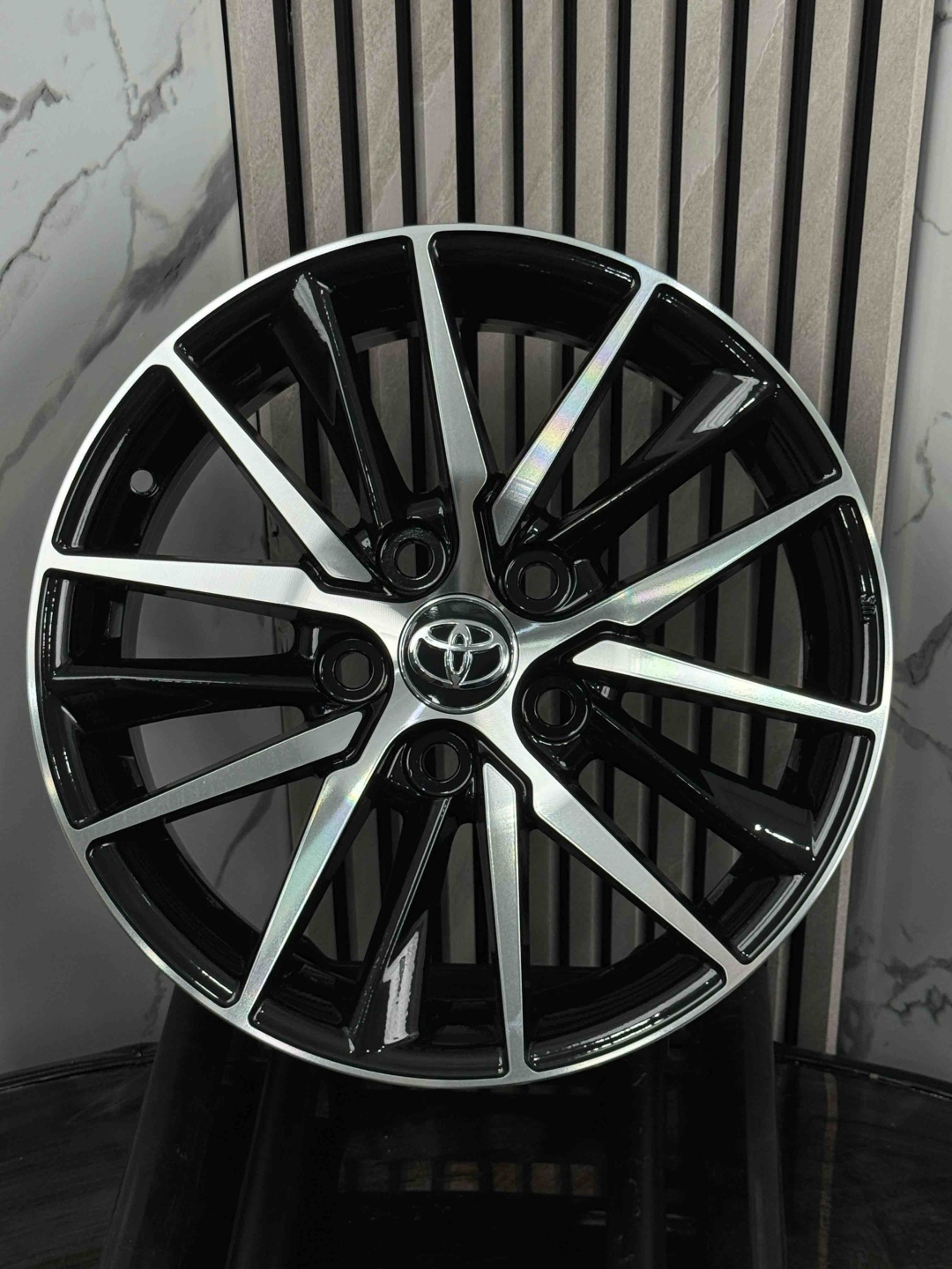 Toyota t/g81224 6.5x16/5x114.3 D60.1 ET37 4 диска черный, серебристый