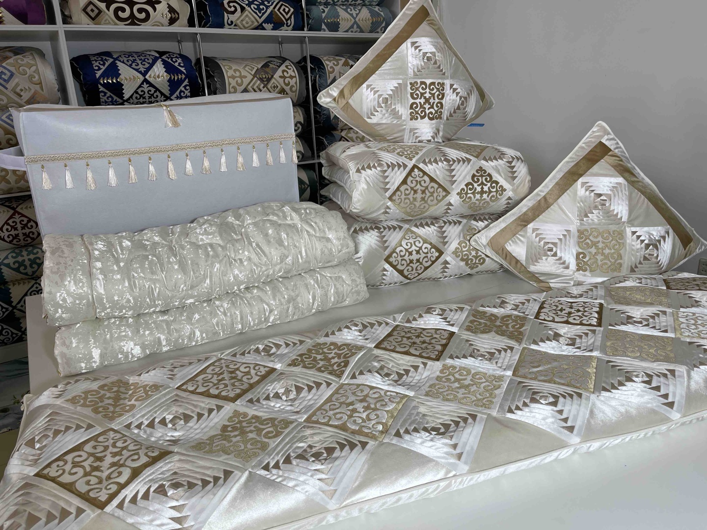 Комплект корпе с подушками 230x80 см, вата, айвори