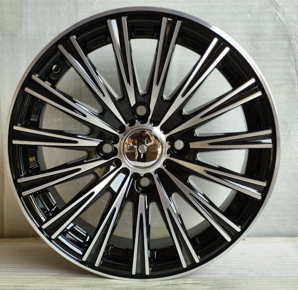 RNO 131 6.5x15/4x114.3 D67.1 ET35 4 диска черный, серебристый