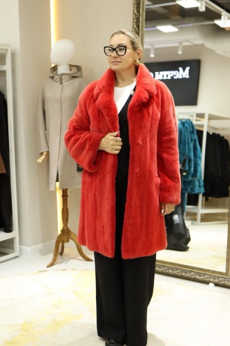 Шуба Europa Furs красный