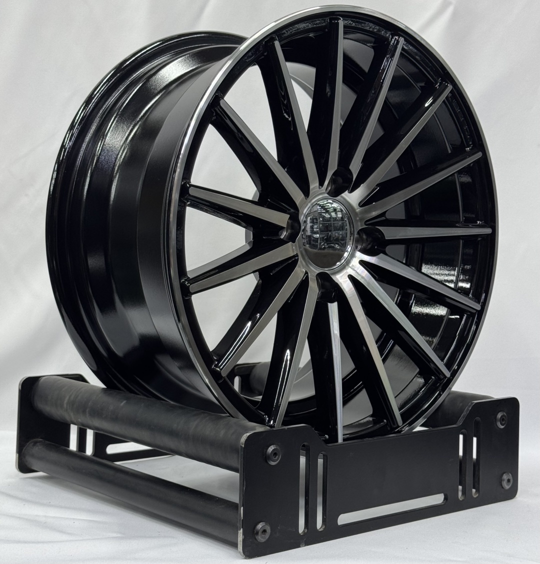 Wheels 560 7x16/4x100 D35 ET67.1 4 диска черный, серебристый