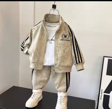Спортивный костюм бежевый
