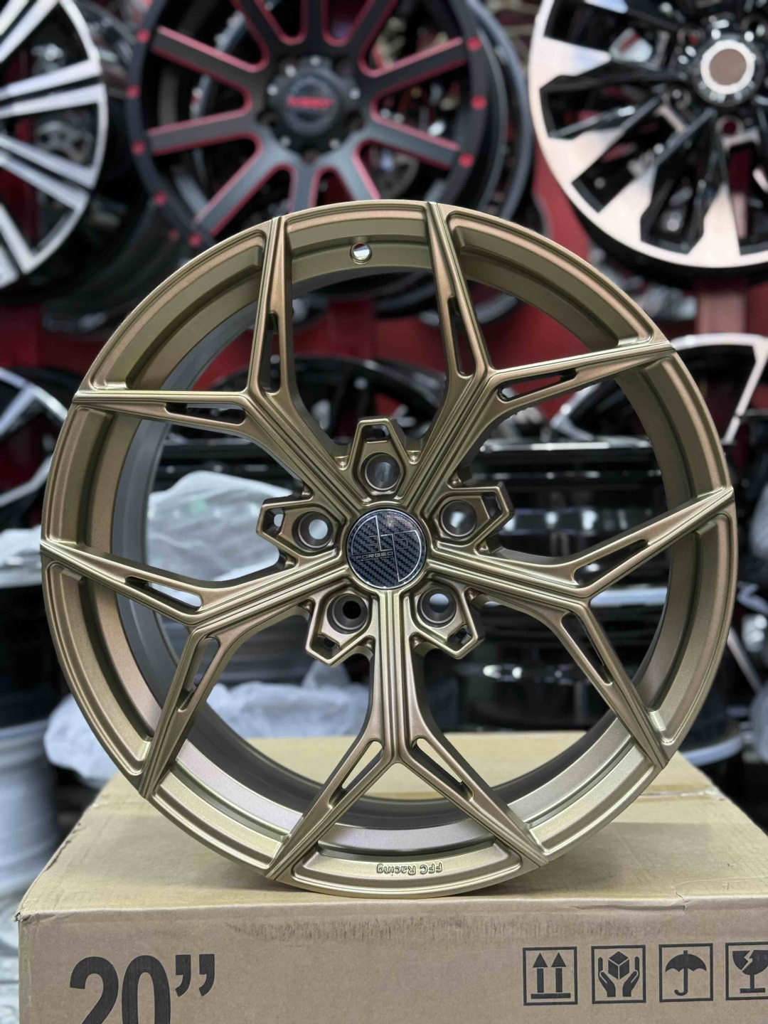 RNO Ffc001 bronze 8x18/5x114.3 D73.1 ET35 4 диска бронзовый