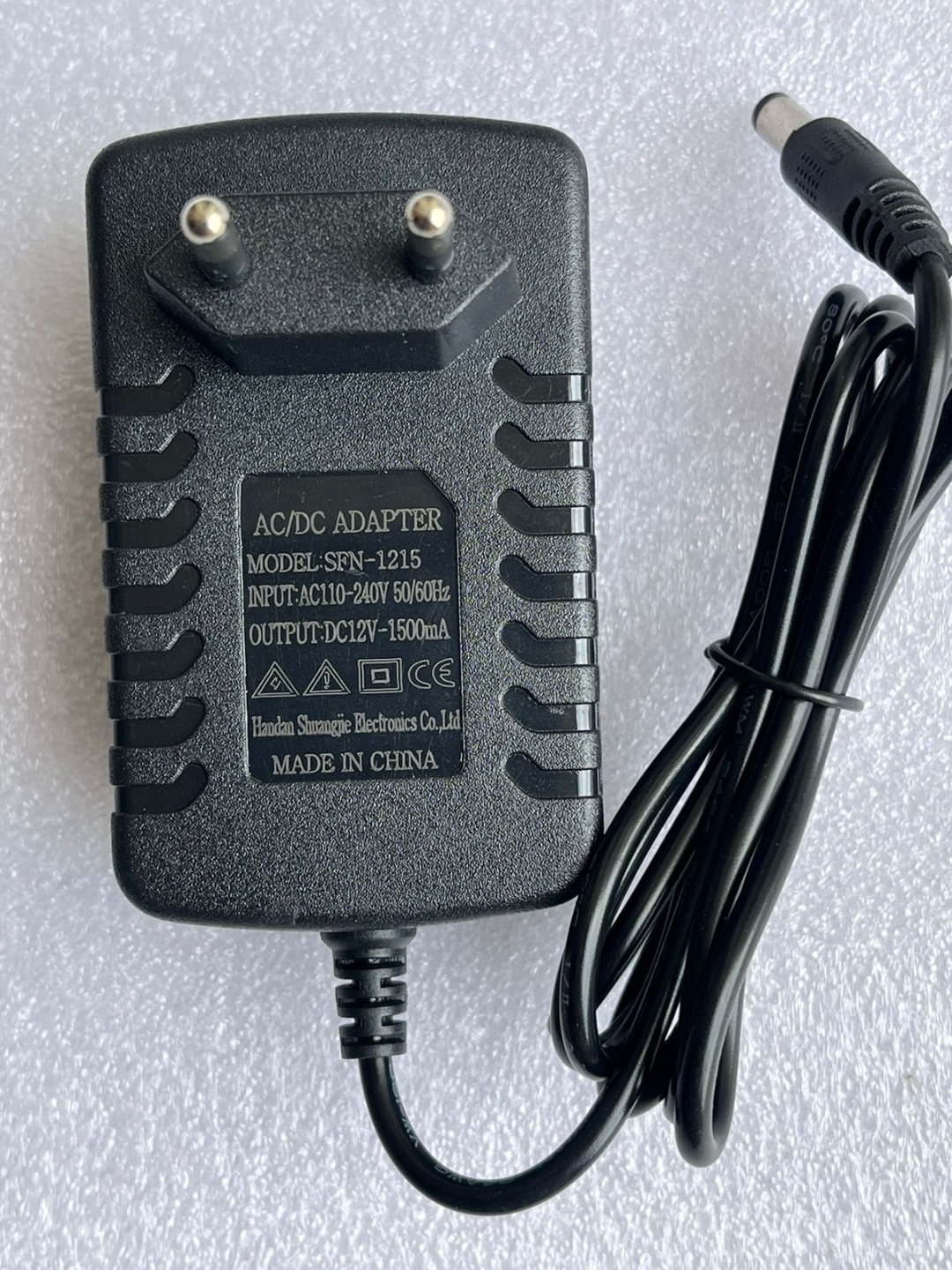 Зарядное устройство 12v 1500 мАч черный