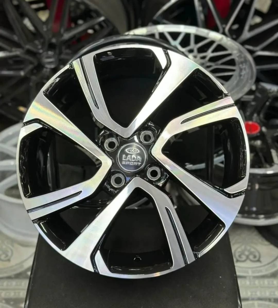 Top Grade lada vesta 6x16/4x100 D60.1 ET50 4 диска черный, серебристый