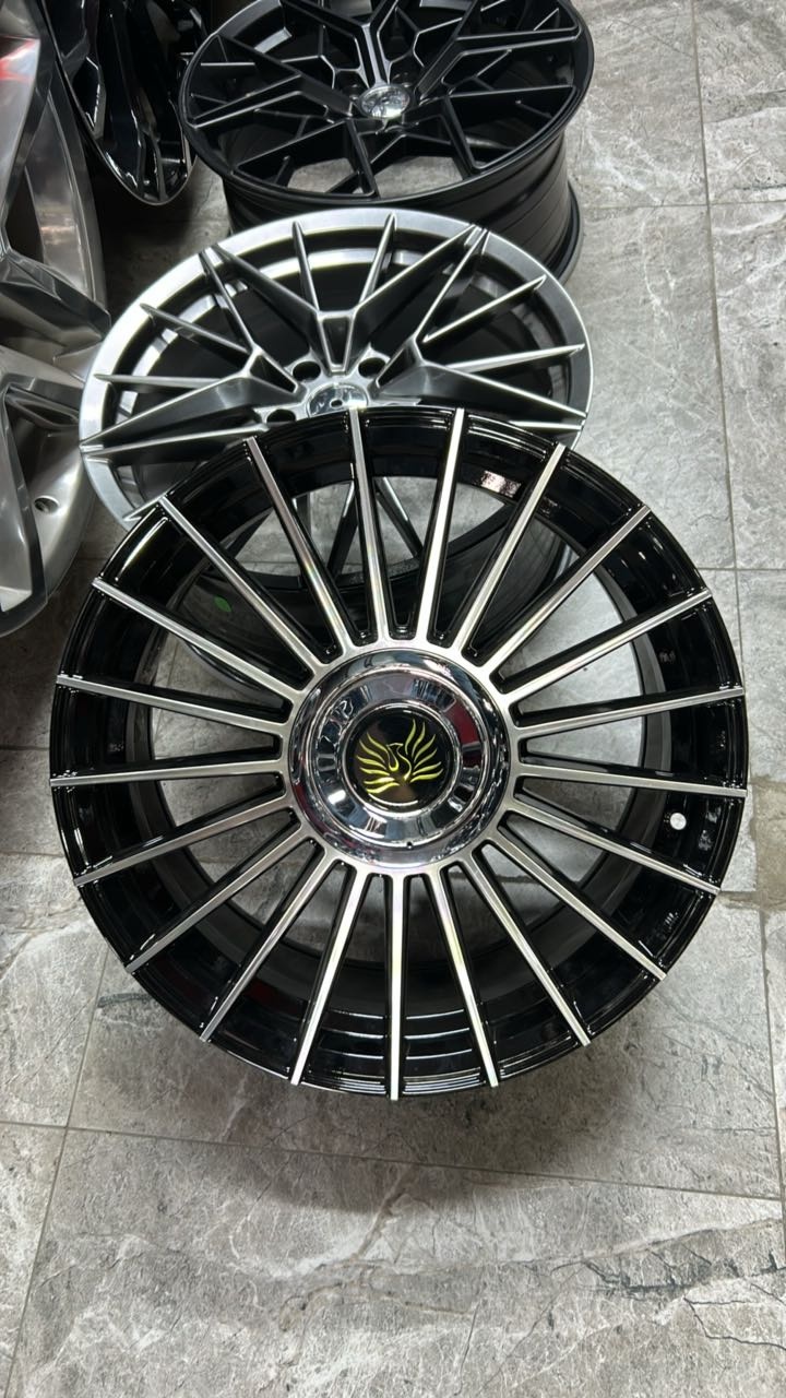 LKN Lkn0904 7.5x17/5x114.3 D67.1 ET35 4 диска черный, серебристый