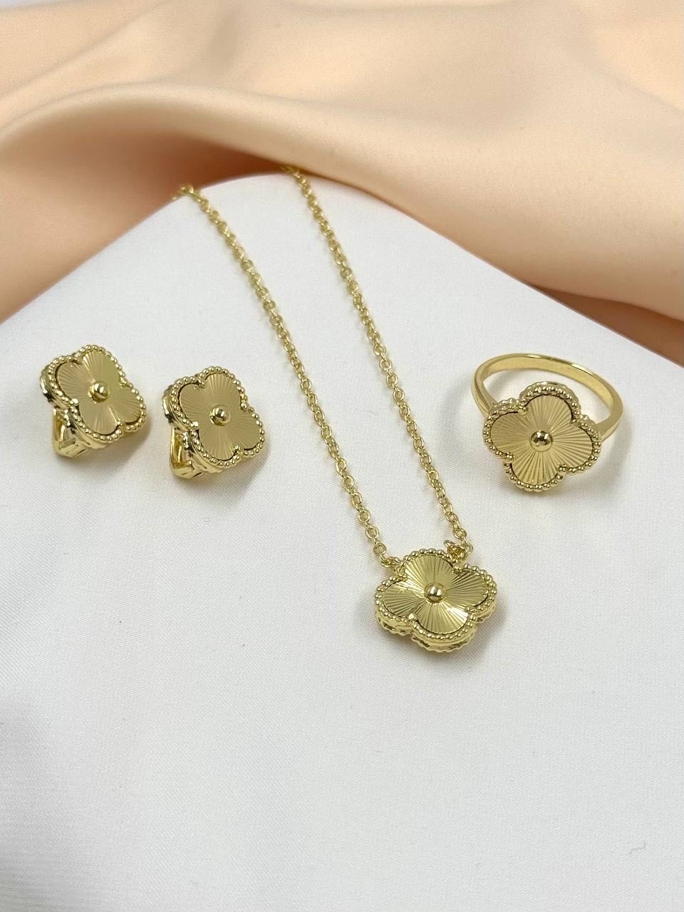 Adiya Gold бижутерный сплав, без вставок