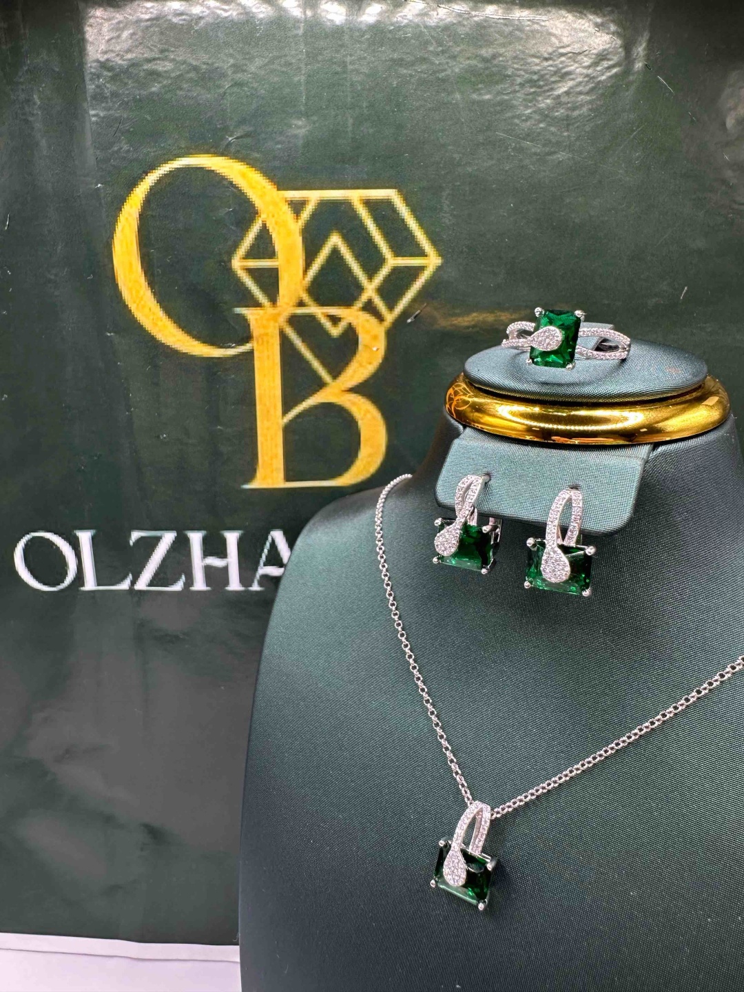 OLZHA BRAND Bax вес 12 г серебро, изумруд