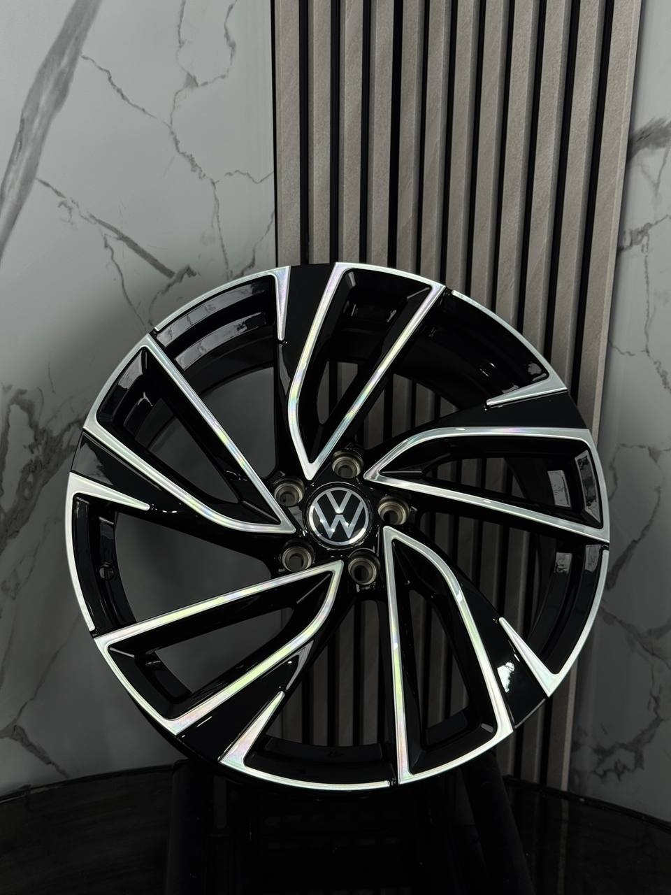 Top Grade VOLKSWAGEN T/G H3567F 8x19/5x112 D57.1 ET40 4 диска серебристый, черный