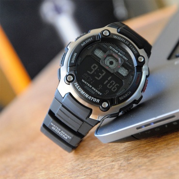 Кварцевые CASIO AE-2000W-1BVDF пластик