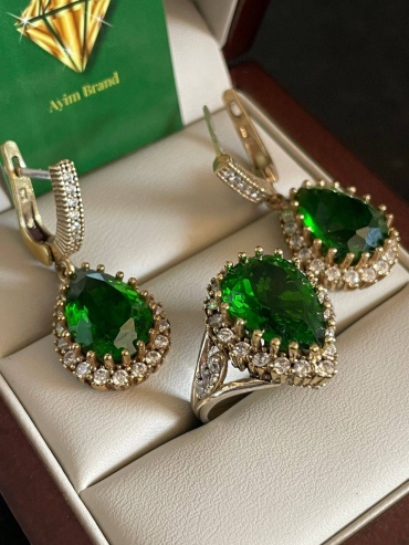 Ayim Brand JJA вес 22.8 г серебро, изумруд