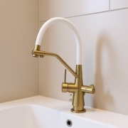 Смеситель с гибким изливом LUSSO LU4079-902, латунь, цвет золотой