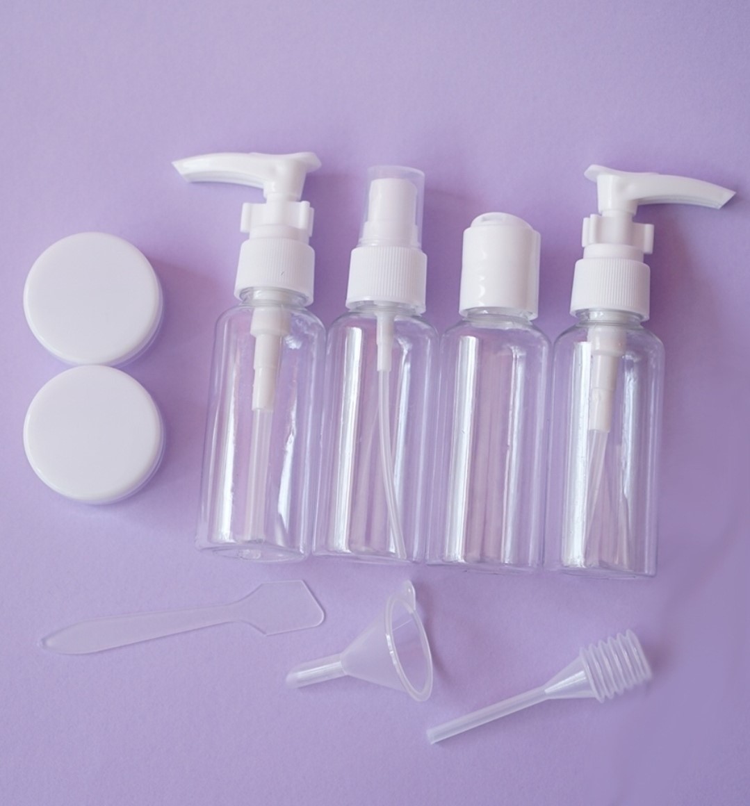 темные флакончики для косметики. набор дорожных флаконов для косметики. дорожные флаконы. дорожные флаконы. набор дорожных флаконов изи тревел макс.