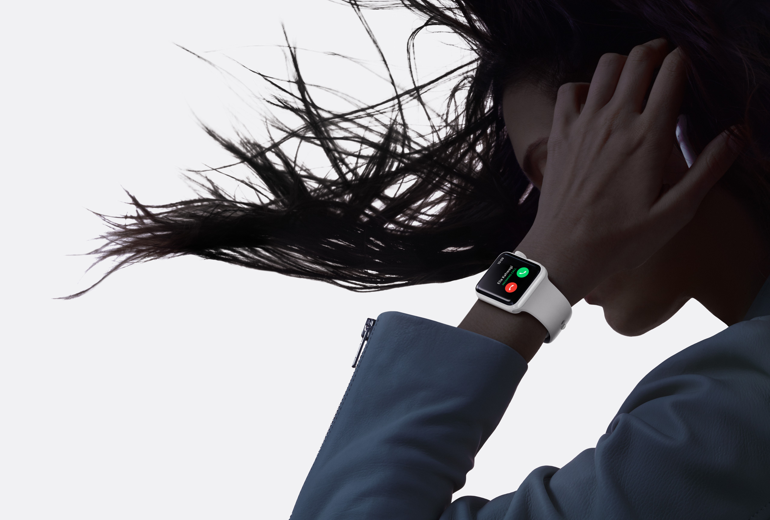 Apple watch реклама. Девушка и парень с часами Apple watch. Брюнетки с часами эпл. Фон на часы Apple watch