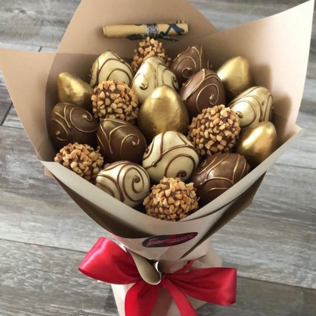 Клубника в шоколаде набор. Клубника в шоколаде астана. Три шоколада с клубникой. Клубника в шоколаде. Букет клубника в шоколаде.